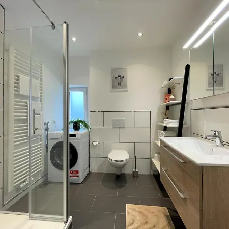 Bunter Hund - Zentrales Apartment, Parkplatz, Wintergarten, Kinderzimmer
