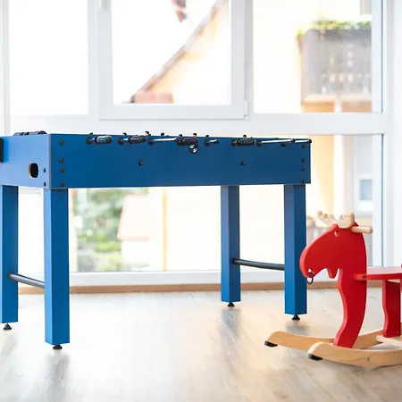 Bunter Hund - Zentrales Apartment, Parkplatz, Wintergarten, Kinderzimmer